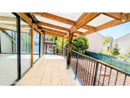 grande maison de village avec potentiel (grand garage + veranda + jardin + plateau)