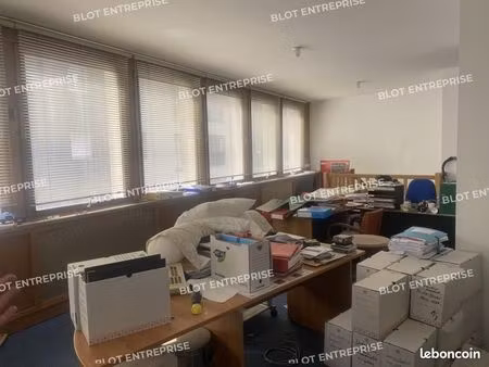 bureaux 77 m²