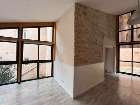 maison de village rénovée – 160 m² – 4 chambres – terrasse et cour intérieure – saint-roma