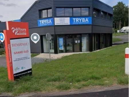 local commercial 160 m2 récent emplacement exceptionnel placement