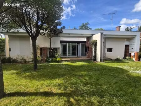 maison 8 pièces 202 m²