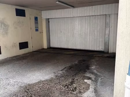 place de parking sous terrain