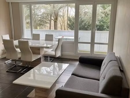 appartement 57m2 portail rouge
