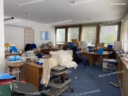 bureaux 82 m²