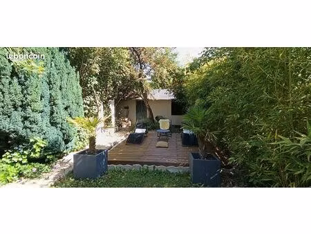 maison de ville et son jardin bucolique sans vis à vis