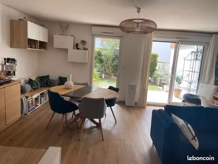 t4 duplex 87 m² – jardin sur cour privée + terrasse + balcon – 2 parkings sous-sol – anger