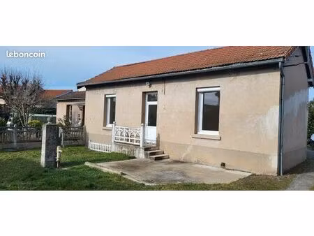 maison proche centre de feurs