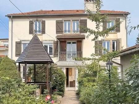 maison 7 pièces 225 m²