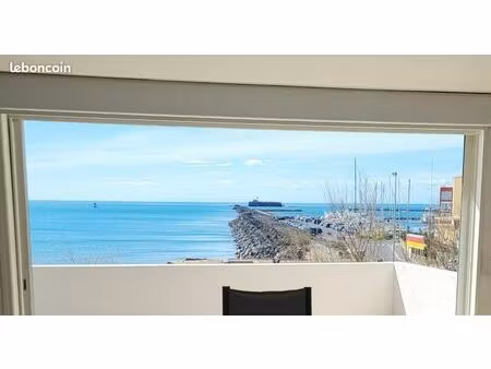villa face mer sur la plage