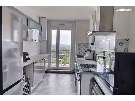 t3 lumineux 65 m² avec balcon  vue et parking