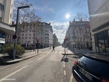 fonds de commerce informatique/multimédia 184 m²