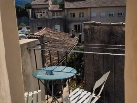 appartement au 3e mezzanine et balcon