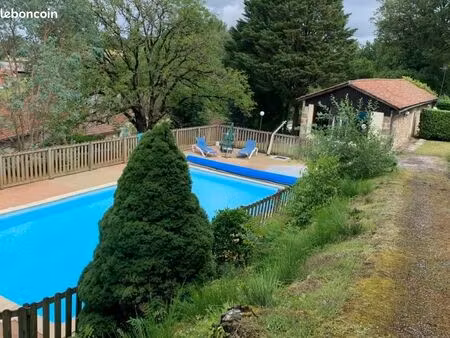 gîte avec poolhouse et piscine +7 chambres d’hôtes