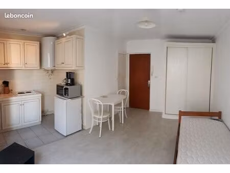 studio meublé 330 euros