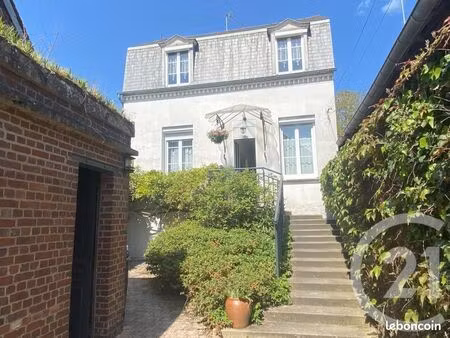maison 6 pièces 136 m²