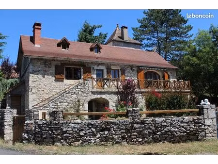 belle maison quercynoise avec piscine