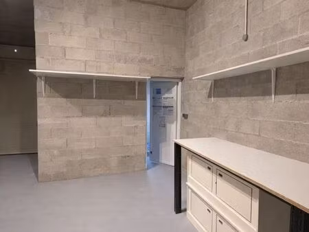 entrepôt clé en main 115m² lunel – racks + mezzanine – accès utilitaire idéal artisan / st