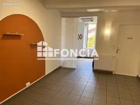 location - local commercial - 30 m² - 4 400 /an hc ht -