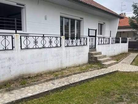 maison à louer avec jardin  garage et parking