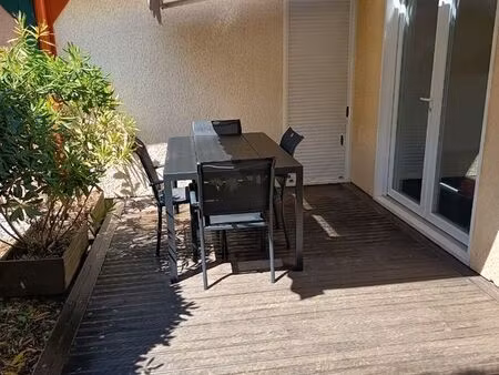 maisonnette t2 cabine entièrement rénovée  terrasse  piscine dans résidence privée
