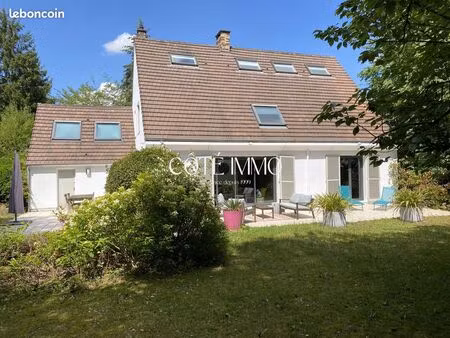 maison 8 pièces 216 m²