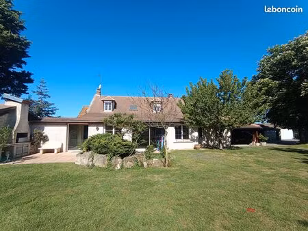 maison 8 pièces 221 m²