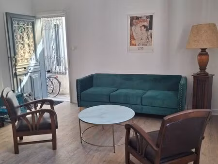 maison de ville avec terrasse et place de parking