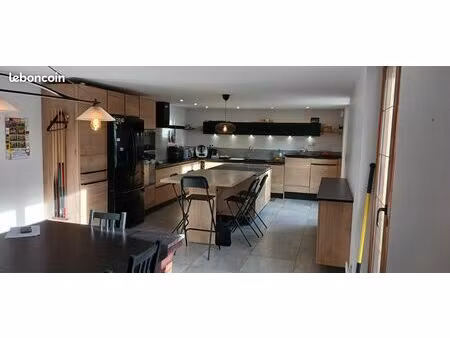 maison 8 pièces 216 m²
