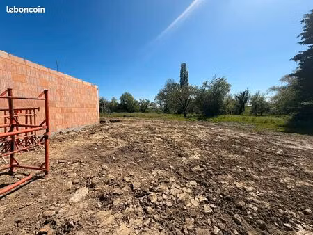 rare terrain plat  viabilisé  libre de constructeur