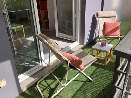 f2 (42 m2) très calme  avec vue dégagée sur jardin et puy de dôme
