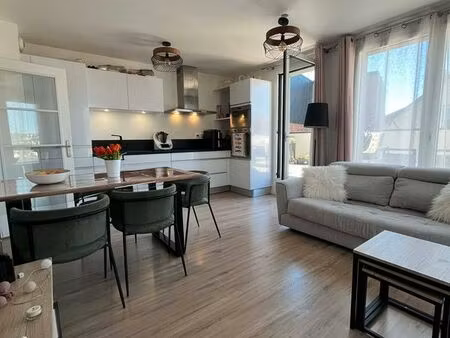superbe t3 lumineux avec grande terrasse + climatisation réversible + parking – secteur po
