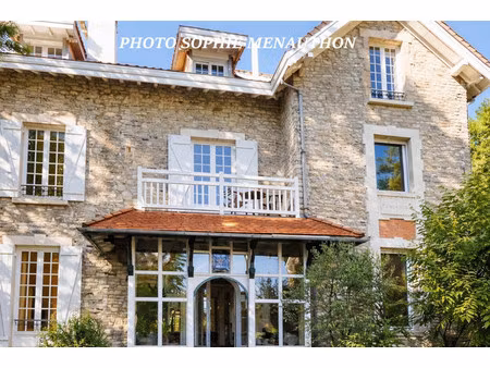 maison de luxe à vendre dans le quartier polo-beyris-saint amand