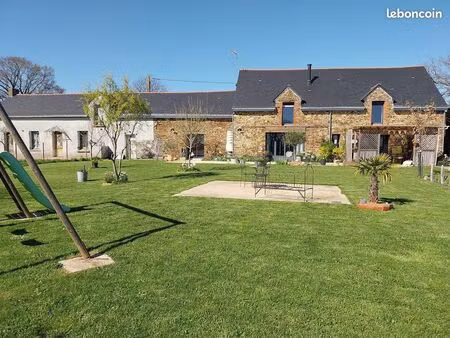 belle longere et dependances a renover