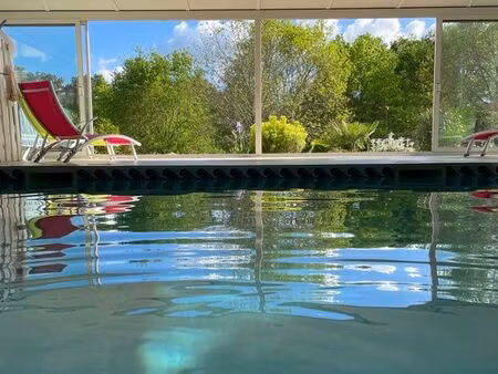 maison de plain pied  potentiel gîte piscine intérieure