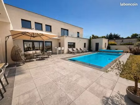 maison 7 pièces 222 m²