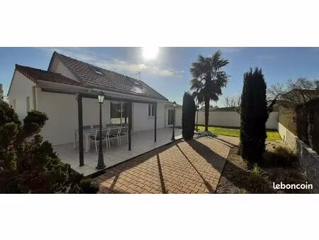 maison 87 m² habitables / 103 m² au sol – piscine – terrain 660 m² – sans vis-à-vis – sain