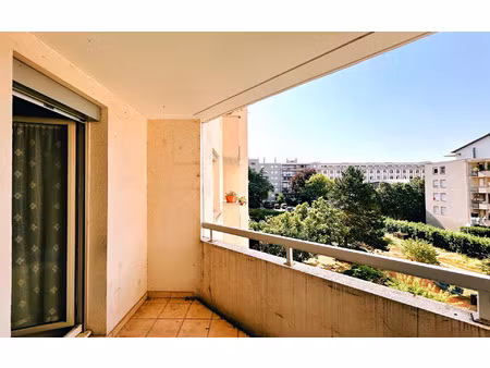 location appartement  m² t-3 à lyon 3  1 240 €
