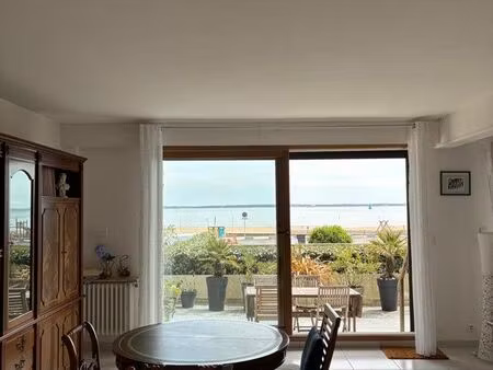 vend appartement 3 pièces de 84 35m' plein sud face mer avec grande terrasse  cave et gara