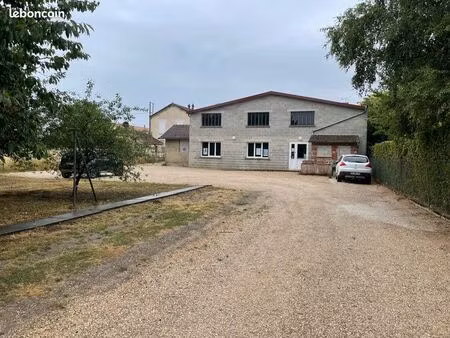 vitry le françois dépôt  stockage  bureaux avec parking