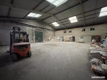 local industriel 180 m²