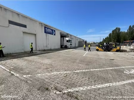 local industriel 385 m²