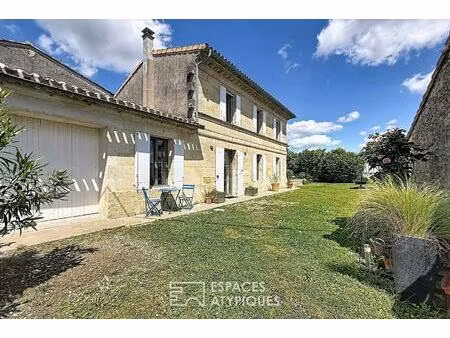 maison rénovée en pierre avec jardin et dépendance