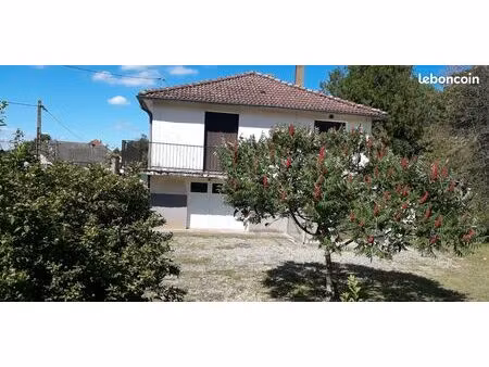 maison à rénover au calme grand terrain