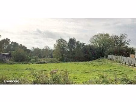 terrain 1 090 m² cambernon