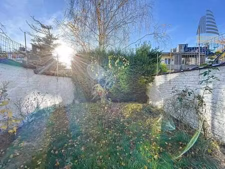 belle maison unifamiliale amenagee en deux appartements avec