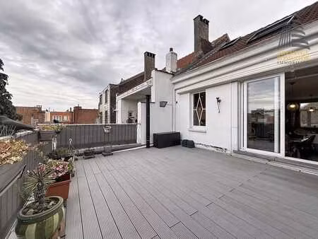 !! sous-option !! superbe appartement avec combles !