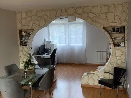 grand t4 de 100 m² + balcon et garage - la fouillouse