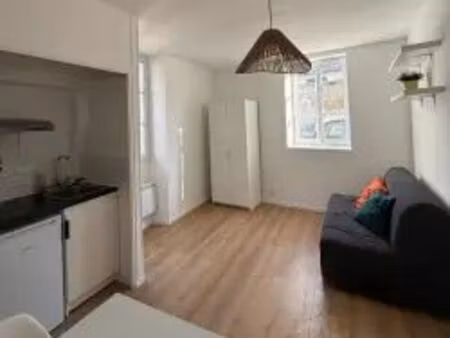 studio meublé très lumineux
