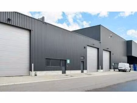 espace de stockage récent à louer à malle