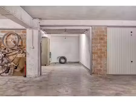 box de garage dans la joststraat  près du front de mer à kok